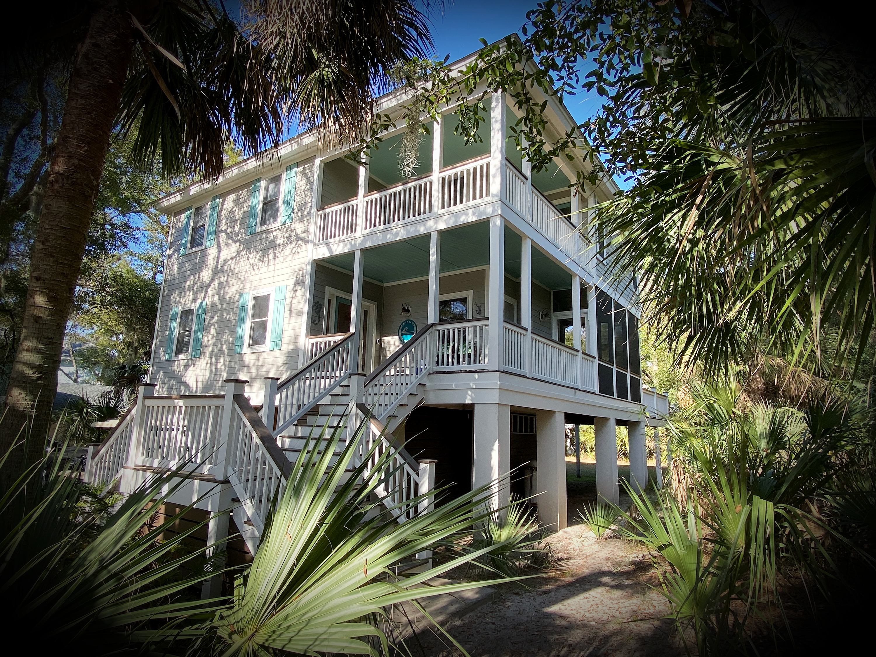 Front exterior of Rolling Tides at 833 Bonito Road